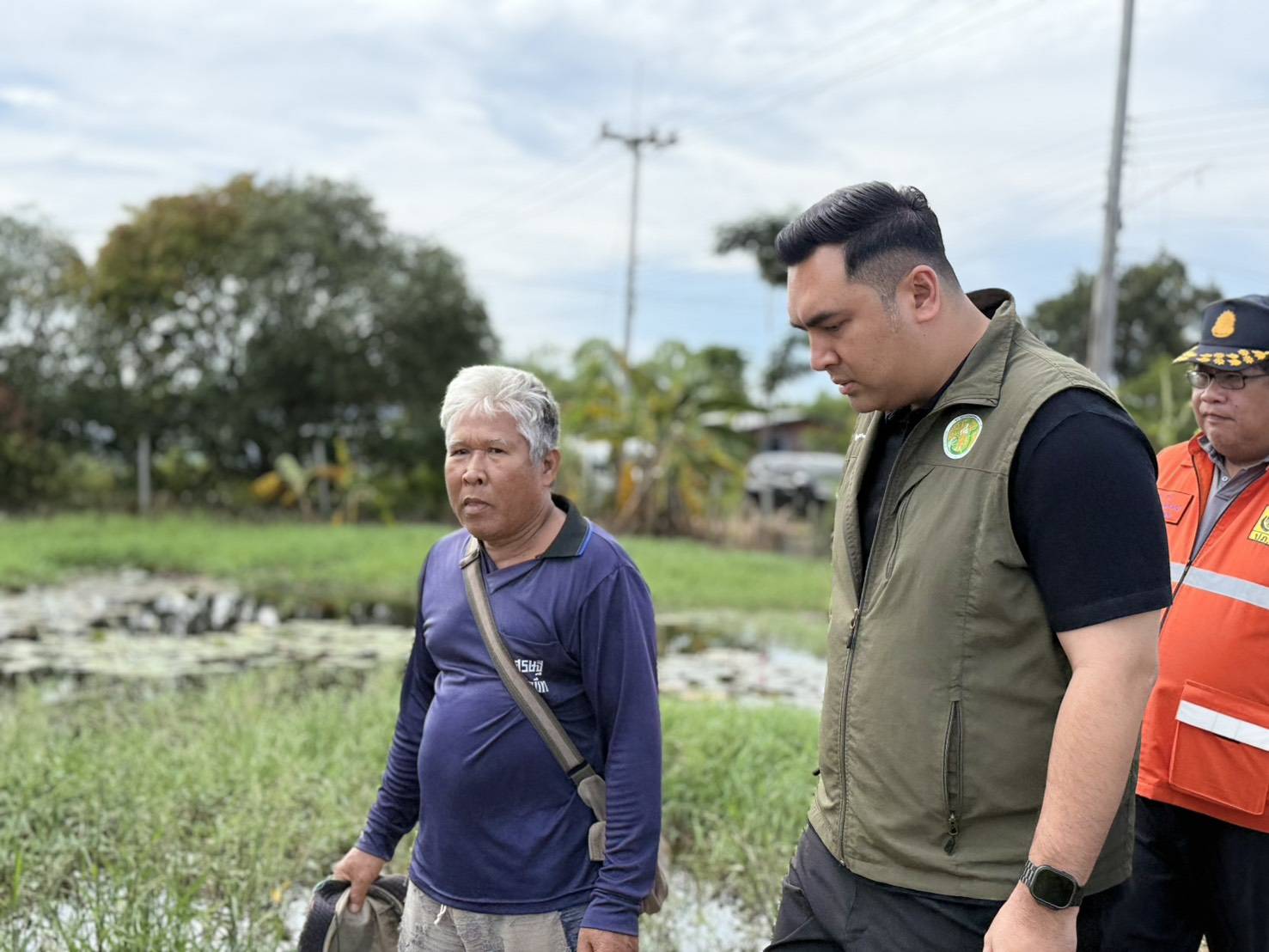 title - รมช.เกษตรฯ พร้อม ส.ป.ก. มอบถุงยังชีพ ส่งกำลังใจช่วยเหลือผู้ประสบอุทกภัยชาวปราจีนบุรี